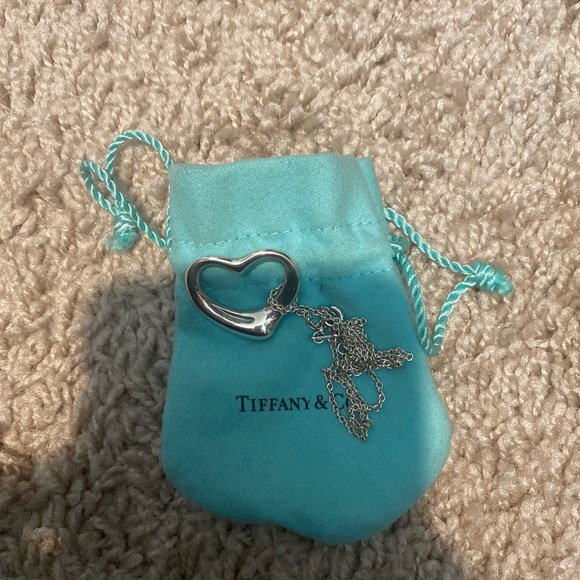 Tiffany&Co. TIFFANY LG PERETTI OPEN HEART NECKLACE - Picture 2 of 5